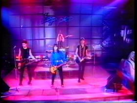 Joan Jett & The Blackhearts Crimson And Clover (Live)